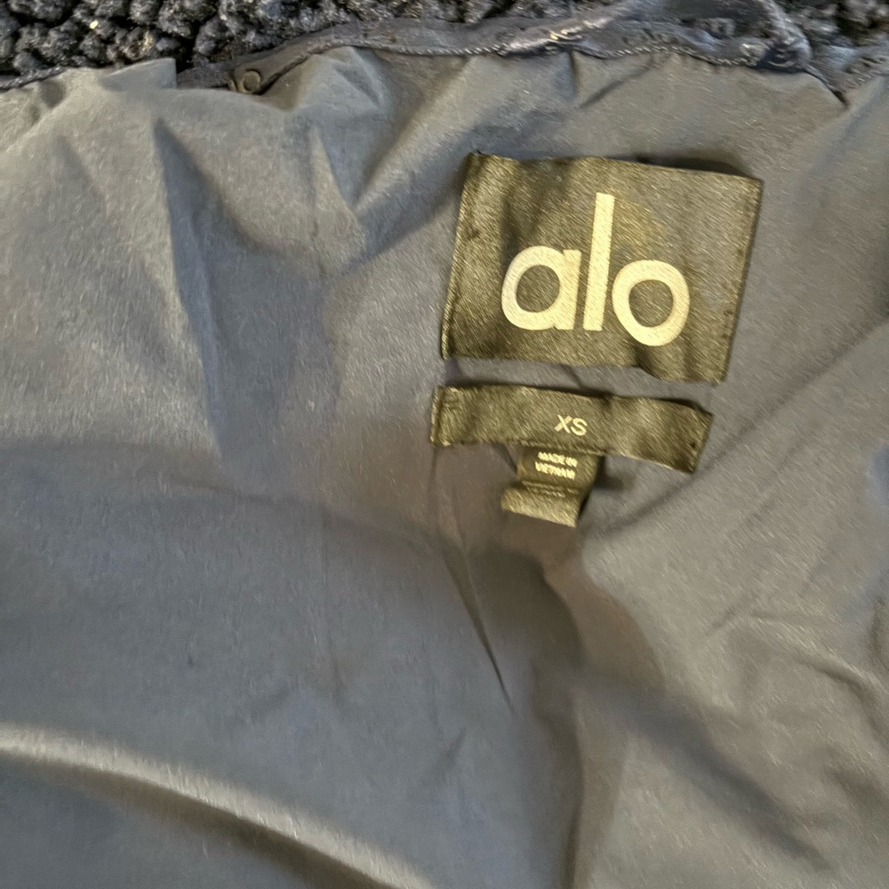 Alo Sherpa Edge Bomber Jacket navy blue size xs 
WORN ONCE!